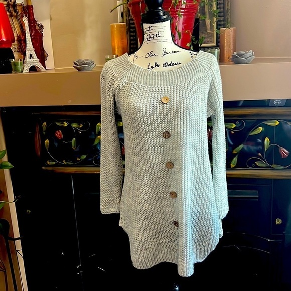 Pretty Little Things Woman’s knit grey Bardot, back button sweater. - Picture 1 of 5